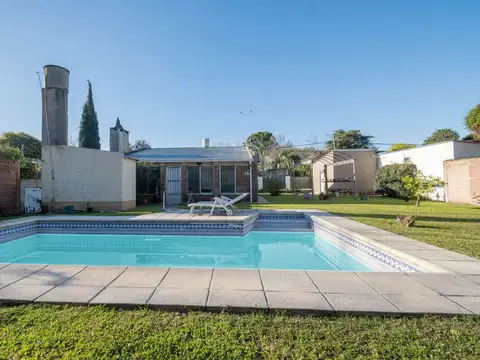 CasaQuinta de 2 dorm con pileta en Altos del Sauce