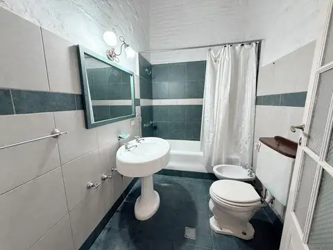 Depto Tipo Casa en Venta en Flores, USD 250.000