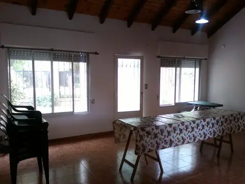 Casa 5 ambientes con 2 baños