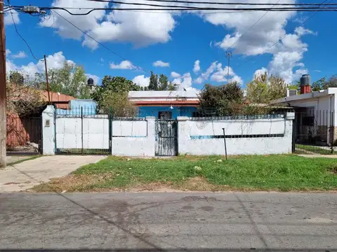 Casa 3 amb Venta Pilar con Jardín a Refaccionar