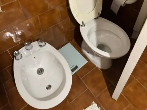 Casa en Alquiler con 2 cocheras