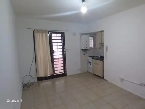 ALQUILER - OFICINA O DPTO MONOAMBIENTE + PATIO