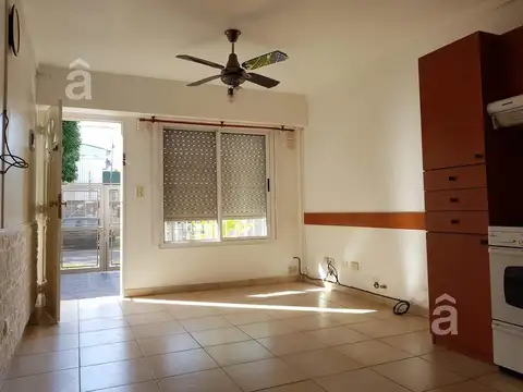 Lavalle al 2200  entre República