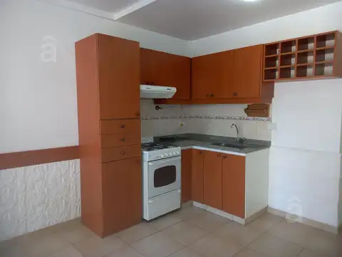Depto Tipo Casa en Alquiler con 1 cocheras
