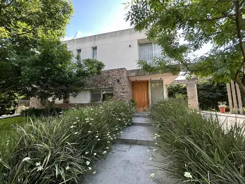 VENTA CASA FINCAS DE IRAOLA 2 PILETA / 7 AMBIENTES