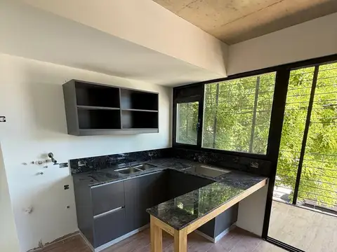 Av 1 - Avellaneda 1100