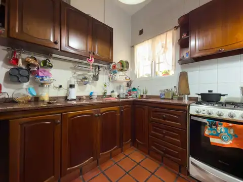 Casa 4 ambientes con 2 baños
