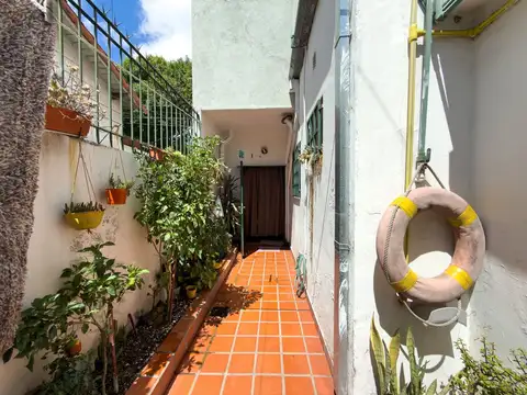 CASA EN VENTA LA PLATA 3 DORMITORIOS CON COCHERA