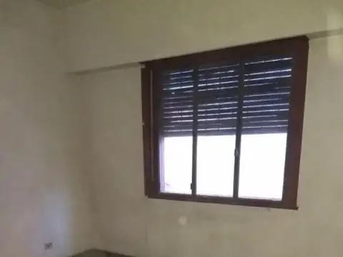 Terreno en Venta en Villa Luzuriaga, USD 150.000