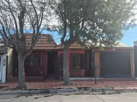 Casa en Barrio Puertas del Sol - Frente a escuela