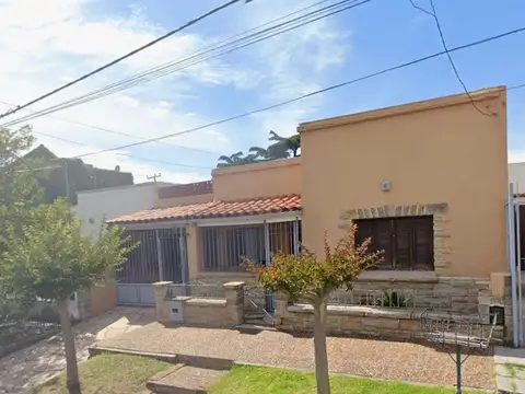 Casa en venta c/ cochera en Puerto