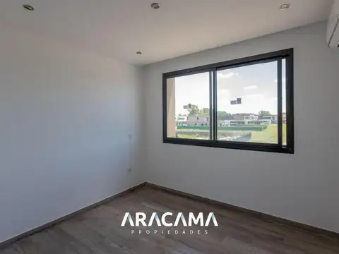 Casa 5 ambientes con 7 baños