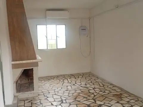 Casa 2 ambientes con 1 baño