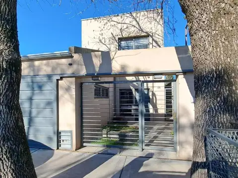 CASA 5 AMBIENTES - LIBERTAD