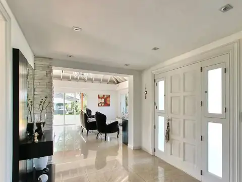 Casa en Venta con 8 cocheras