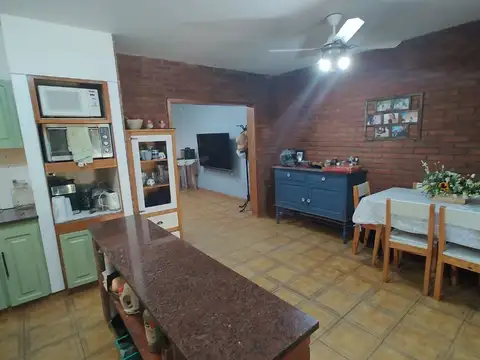 Casa 4 ambientes con 3 baños
