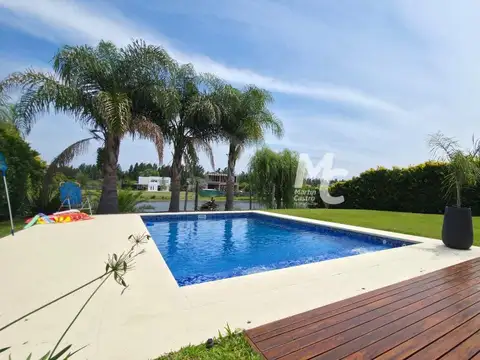 Casa en Venta con 2 cocheras