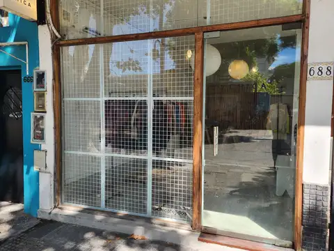 Local en Yrigoyen y Av. del Libertador