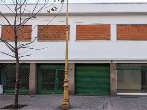 Av.  Montes de Oca al 1100 Terreno con salida a 2 calles, ideal emprendimiento!!