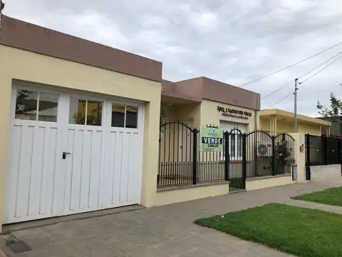 Casa con jardín de invierno en venta, General Las Heras