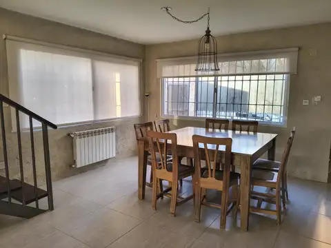 Casa 5 ambientes con 2 baños