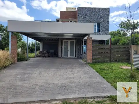 Casa en venta - 3 Dormitorios 2 Baños - Cocheras - 360Mts2 - Chapadmalal, General Pueyrredón