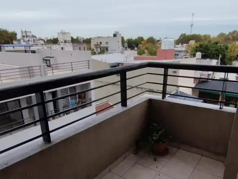 VILLA DEL PARQUE DEPARTAMENTO 1  1/2 AMBIENTE AL CONTRA FRENTE CON BALCON MUY LUMINOSO