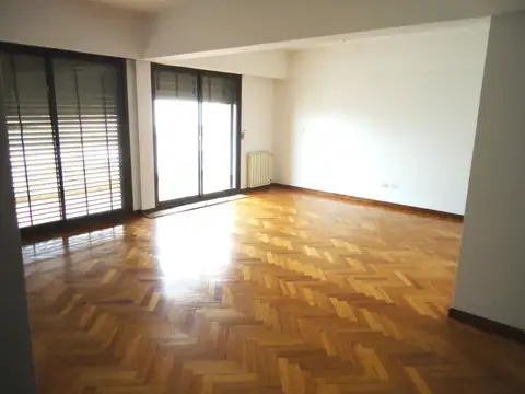 ALQUILER departamento externo Amplisimo Dependencias de servicio SUM y cochera amplia