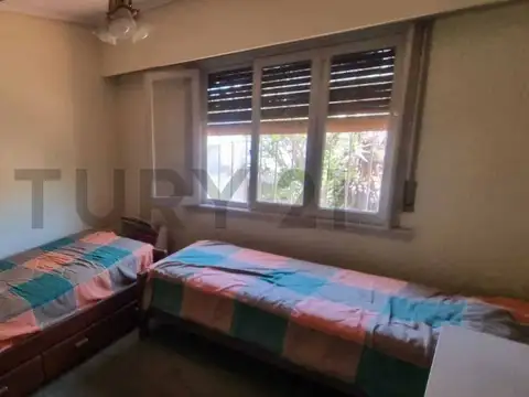 Venta casa 4 ambientes 318m2 lote propio con jardín y garage en Quilmes