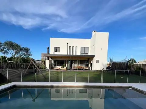 Casa en Venta en Pilar Del Este, USD 350.000