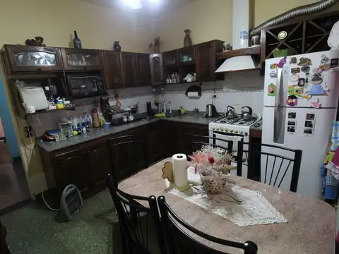 Casa 5 ambientes con 1 baño