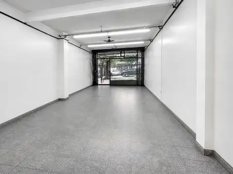 Local a la calle con sotano en Cid Campeador Caballito Villa Crespo