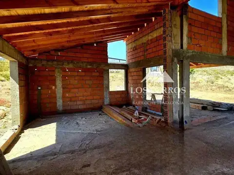 Casa a terminar en venta en Barrancas de Dina Huapi - Gran vista al lago - Financiada