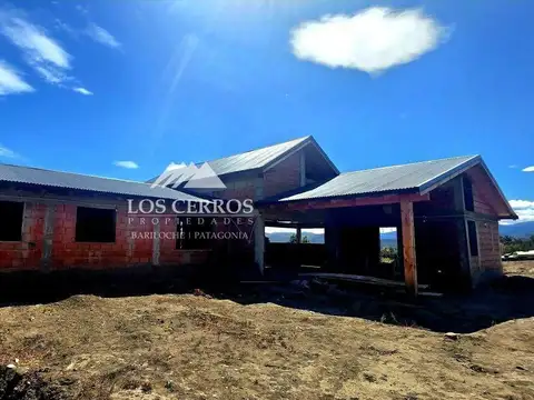 Casa 6 ambientes con 2 baños
