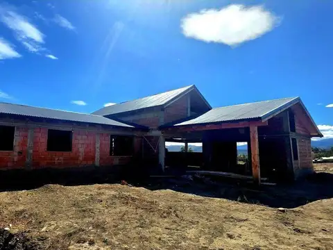 Casa 6 ambientes con 2 baños