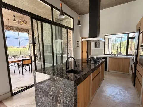 Casa 5 ambientes con 5 baños