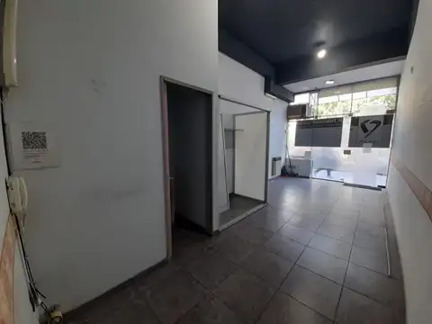 Local en Alquiler en Villa Ballester, $ 550.000