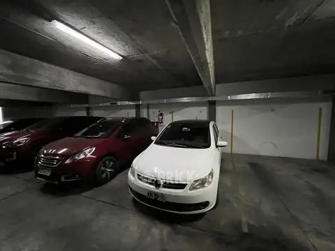 COCHERA FIJA CUBIERTA N° 26 EN AV. JUAN DE GARAY AL 3700 (HAY OTRAS)