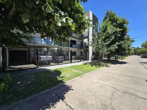 PATRICIO CULLEN al 6900 (esq. O. BONEO) con alarma sobre ingresos  e iluminacion