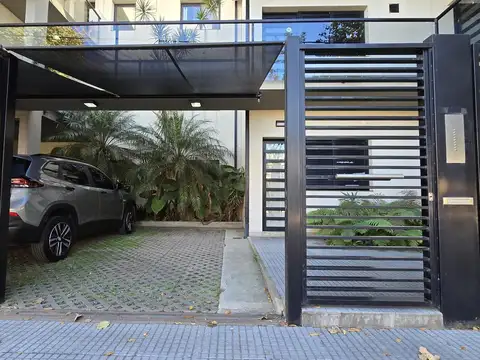 PATRICIO CULLEN 6900 - COCHERA FIJA CON SUP. SEMICUBIERTA, ALARMA SOBRE INGRESOS E ILUMINACIÓN