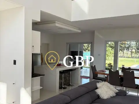 Casa 5 ambientes con 4 baños