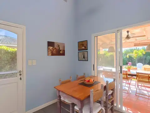 CASA EN VENTA 3 DORMITORIOS CON PILETA B.CERRADO