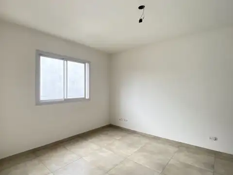 Super luminoso - Departamento en planta alta!