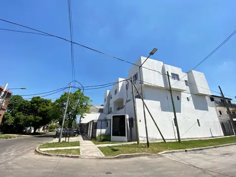 Super luminoso - Departamento en planta alta!