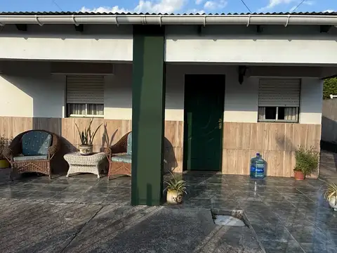 ¡Se vende encantadora casa en Roque Pérez, con todos los servicios!