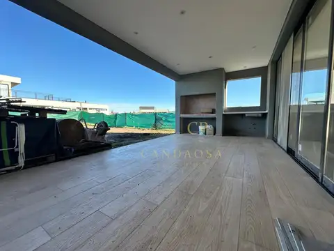 Casa 4 ambientes con 3 baños