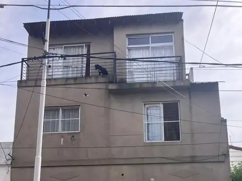 VENTA Casa en CaserosTRES AMBIENTES