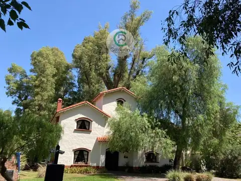 Casa en Venta   Country  Campos de Alvarez 