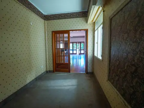 Casa 7 ambientes con 1 baño