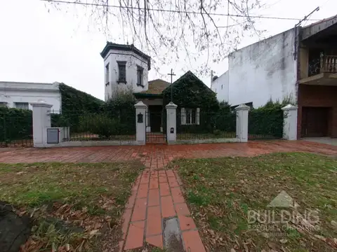 Casa en  Venta - Amplio lote - Pileta - Cochera para 2 autos